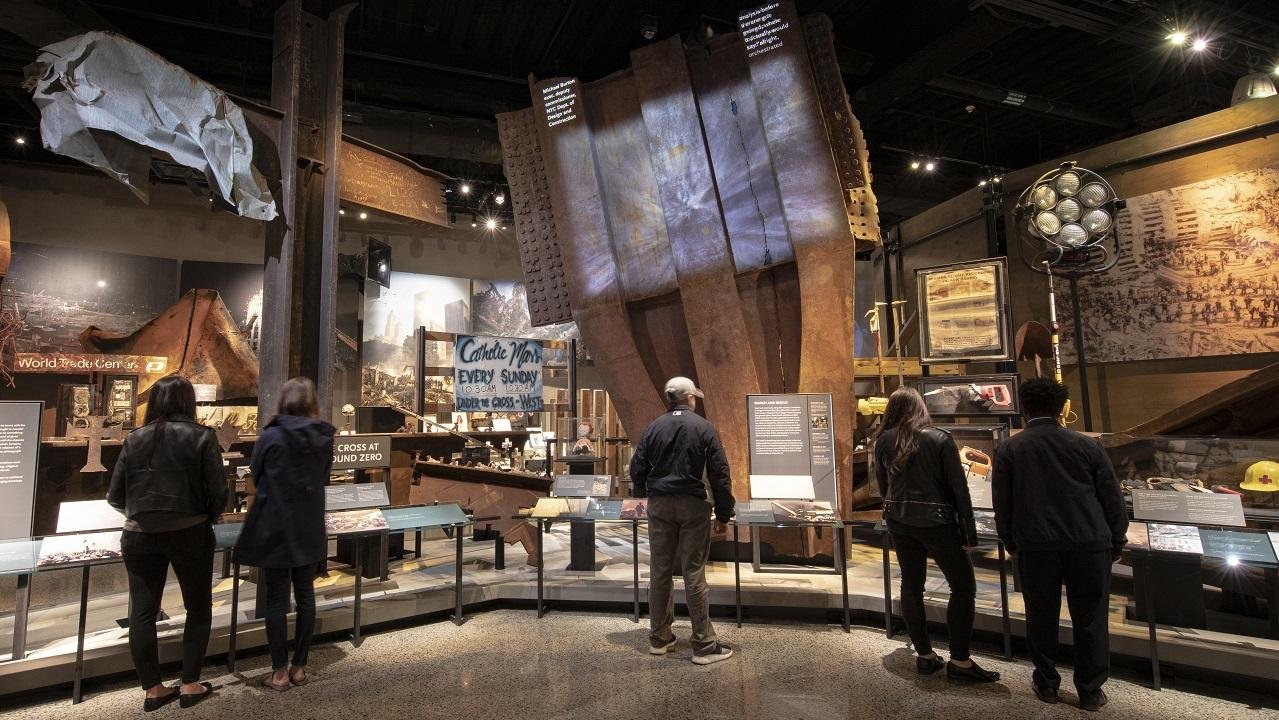 박물관 내부 전시 (Museum Exhibitions)